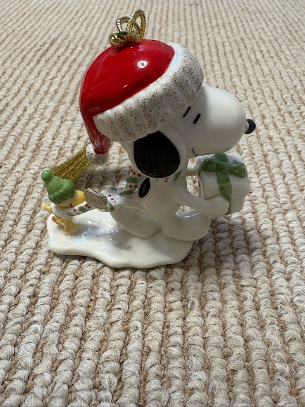 Lenox Snoopy's Holiday Gift Christmas Ornament - Excellent Condition - Picture 3 of 6